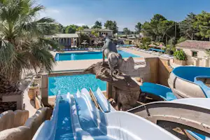 Camping Club Mer et Soleil - Pool vom Campingplatz mit Wasserrutschen