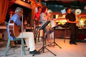 Origan Village Naturiste Camping Club Origan Domaine Naturiste - Livemusik auf dem Campingplatz