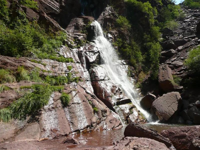 Origan Village Naturiste  Camping Club Origan Domaine Naturiste - Wasserfall in der Natur in der Umgebung des Campingplatzes