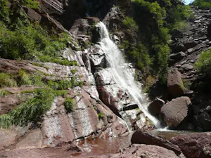 Origan Village Naturiste Camping Club Origan Domaine Naturiste - Wasserfall in der Natur in der Umgebung des Campingplatzes