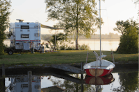 Ardoer Camping Cnossen Leekstermeer - Kleiner Bootshafen am Campingplatz