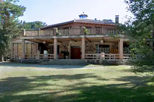Camping Cobijo - Hauptgebäude der Campingplatzanlage