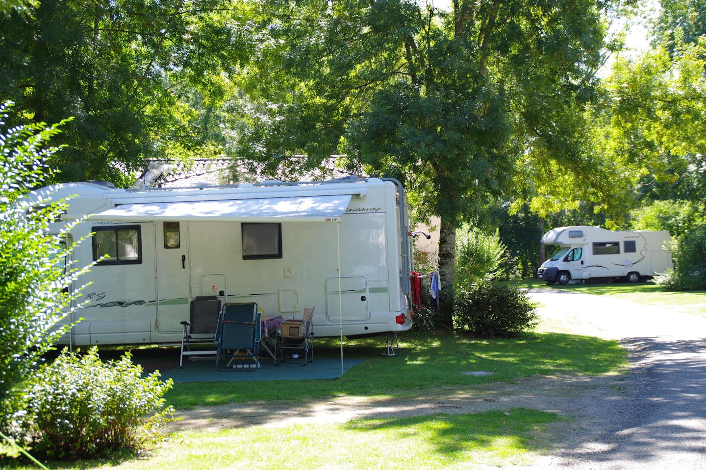 Camping Cognac -  Wohnwagen- und Zeltstellplatz auf dem Campingplatz