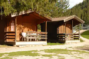 Camping Colfosco - Bungalows mit überdachten Veranden auf dem Campingplatz