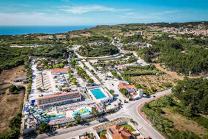 Yelloh! Village Colina do Sol Camping Colina do Sol - Campingplatz aus der Vogelperspektive