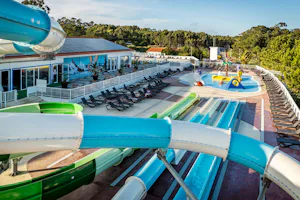 Yelloh! Village Colina do Sol Camping Colina do Sol - Rutschen im Wasserpark des Campingplatzes