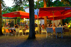 Camping Colleverde - Restaurant Terrasse auf dem Campingplatz