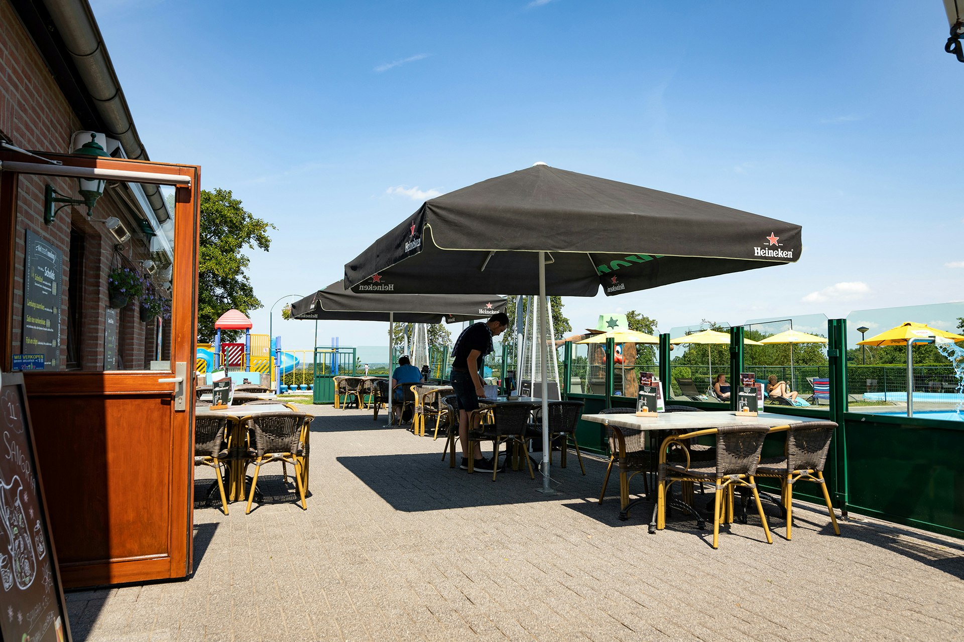 Panoramacamping Colmont  Camping Colmont  - Restaurant mit Terrasse auf dem Campingplatz