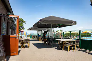 Panoramacamping Colmont Camping Colmont - Restaurant mit Terrasse auf dem Campingplatz