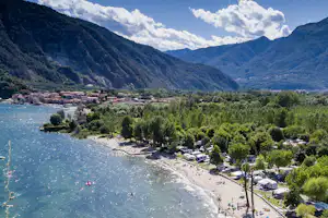 Camping Conca d'Oro - Übersicht auf das gesamte Campingplatz Gelände mit Blick auf den Lago Maggiore