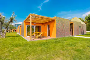 Camping Continental - glamping Bungalow mit überdachter Terrasse