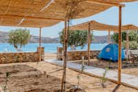 Camping Coralli - Überdachte Zeltplätze mit Blick auf das Wasser