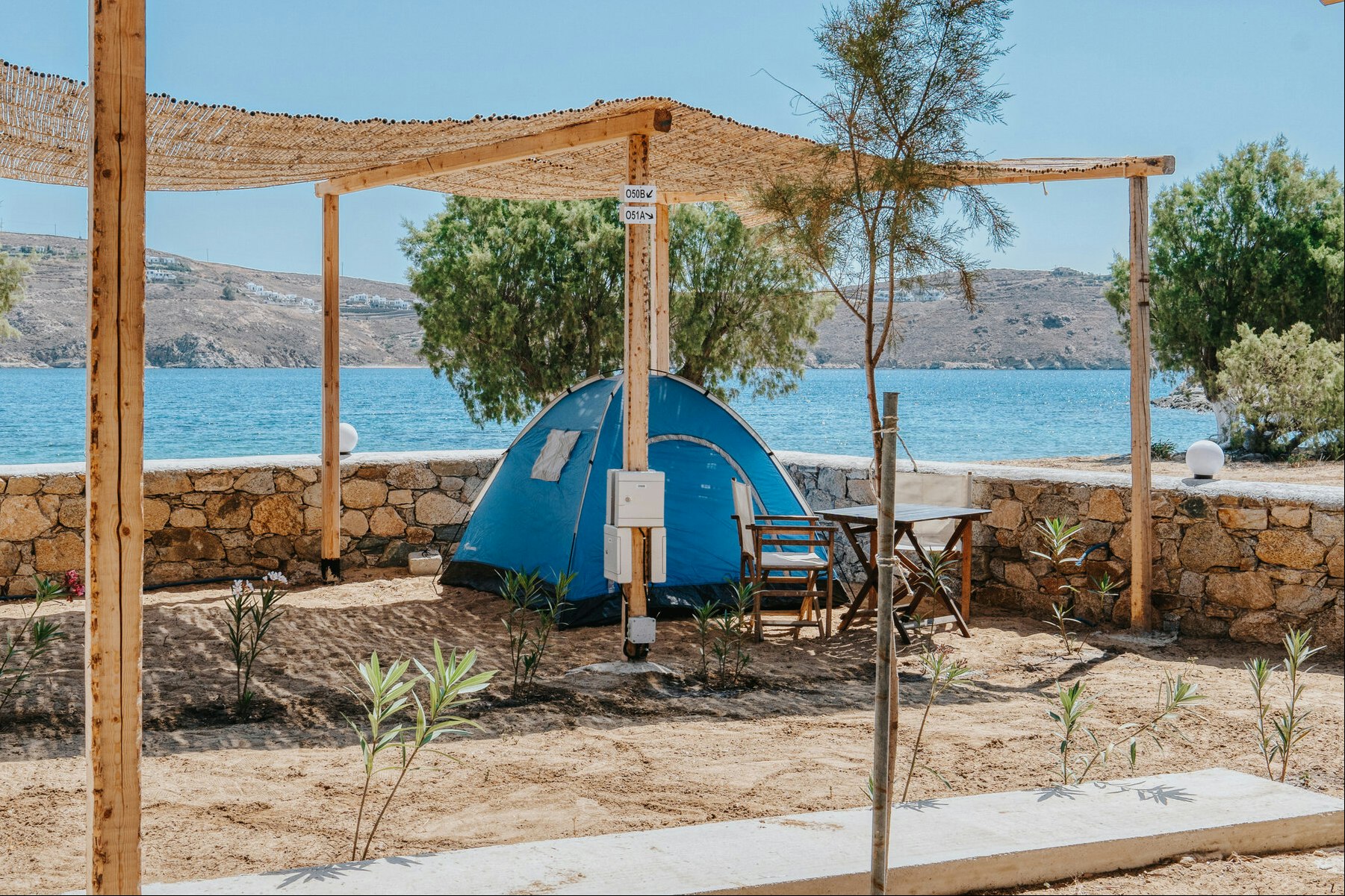 Camping Coralli - Überdachte Zeltplätze mit Blick auf das Wasser