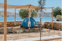 Camping Coralli - Überdachte Zeltplätze mit Blick auf das Wasser