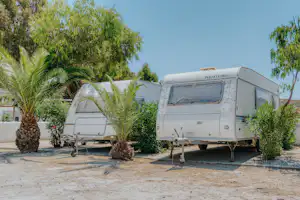 Camping Coralli - Wohnmobil- und Wohnwagenstellplätze zwischen Palmen