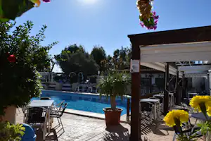 Camping Costa Blanca - Restaurant vom Campingplatz mit Terrasse und Blick auf den Pool