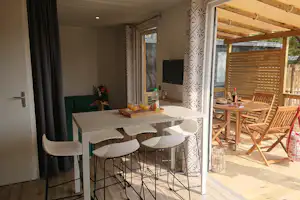 CAMPING CÔTE PLAGE - Innenansicht Mietunterkunft Mobilheim