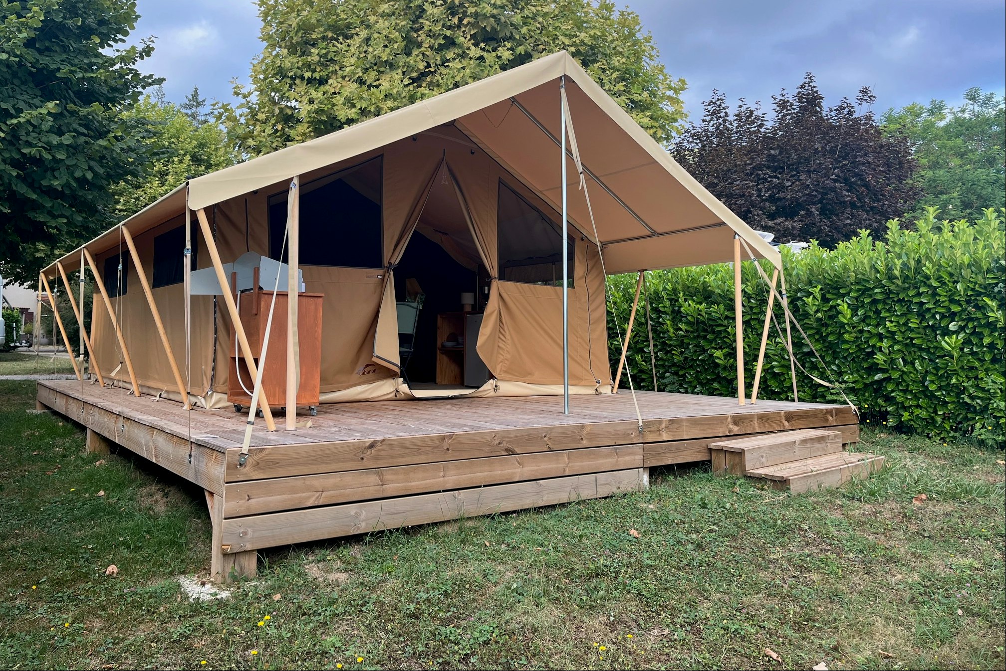 Camping Côté Vercors - Glamping-Zelt auf dem Campingplatz