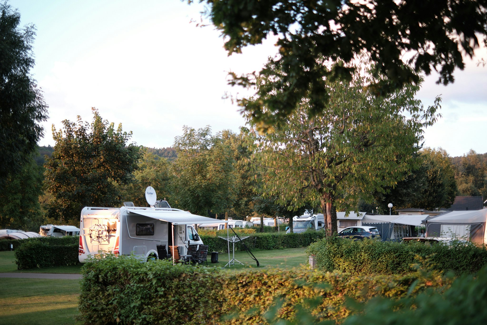 Camping Cottesserhoeve - Wohnmobil- und Wohnwagenstandplätze auf der Wiese
