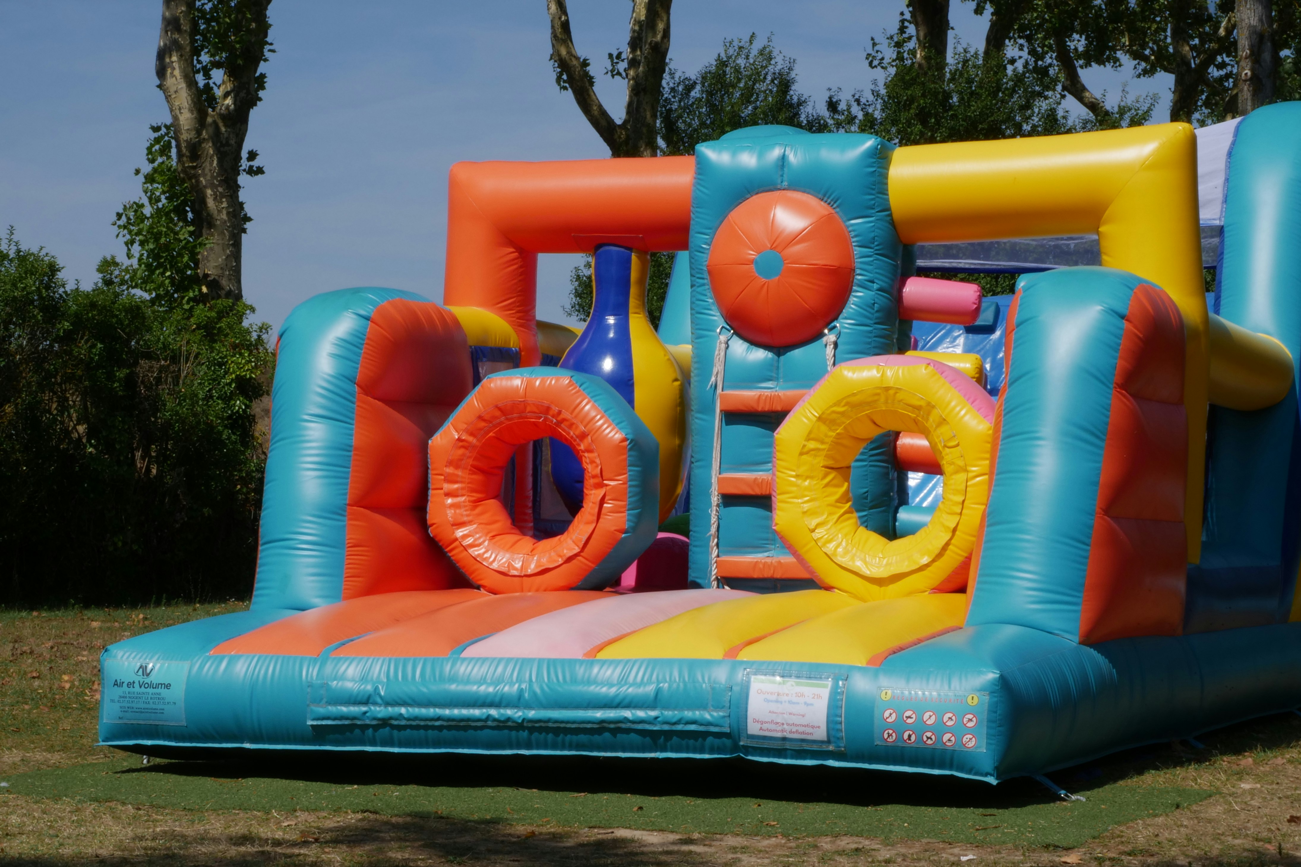 Camping Couleurs du monde  - Hüpfburgen für Kinder auf dem Campingplatz