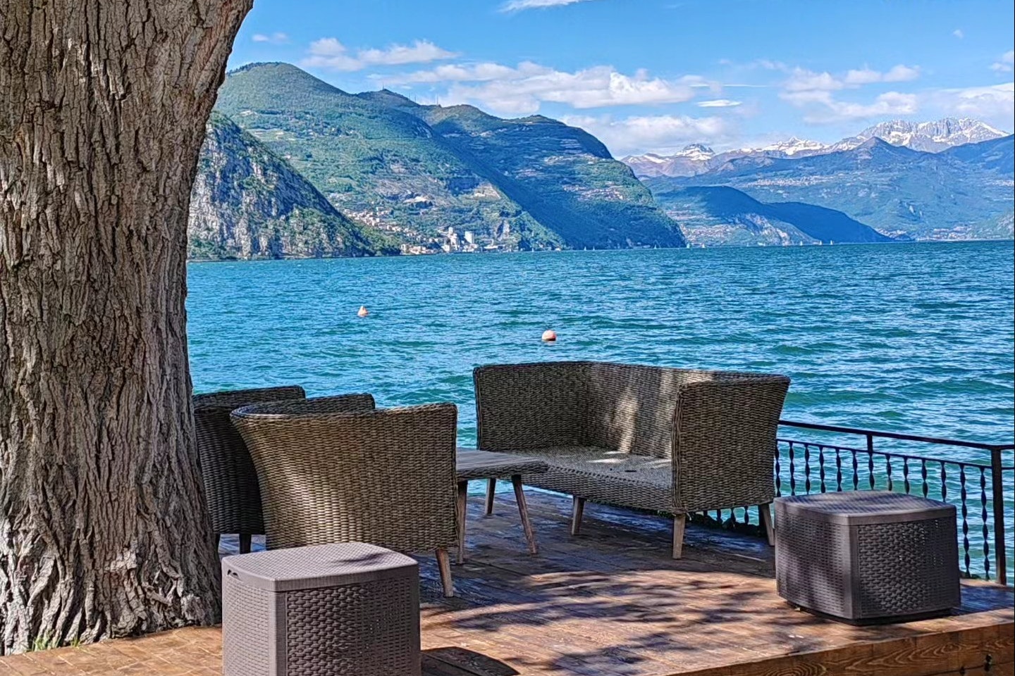 Camping Covelo - Lounge am Ufer des Sees