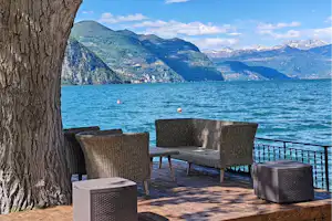 Camping Covelo - Lounge am Ufer des Sees