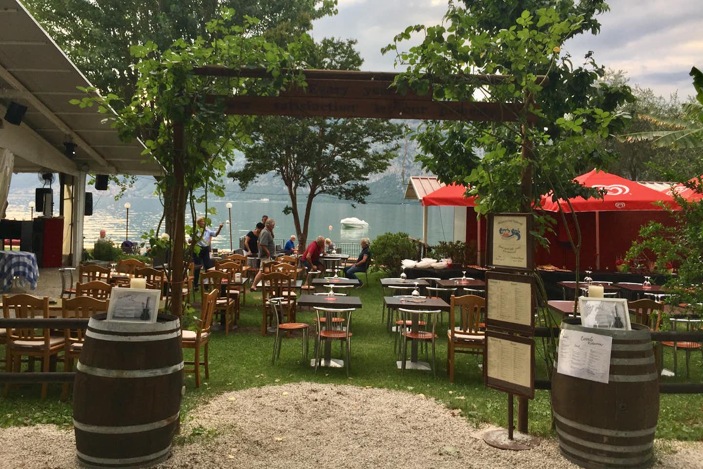 Camping Covelo - Blick von der Terrasse vom Restaurant auf den See