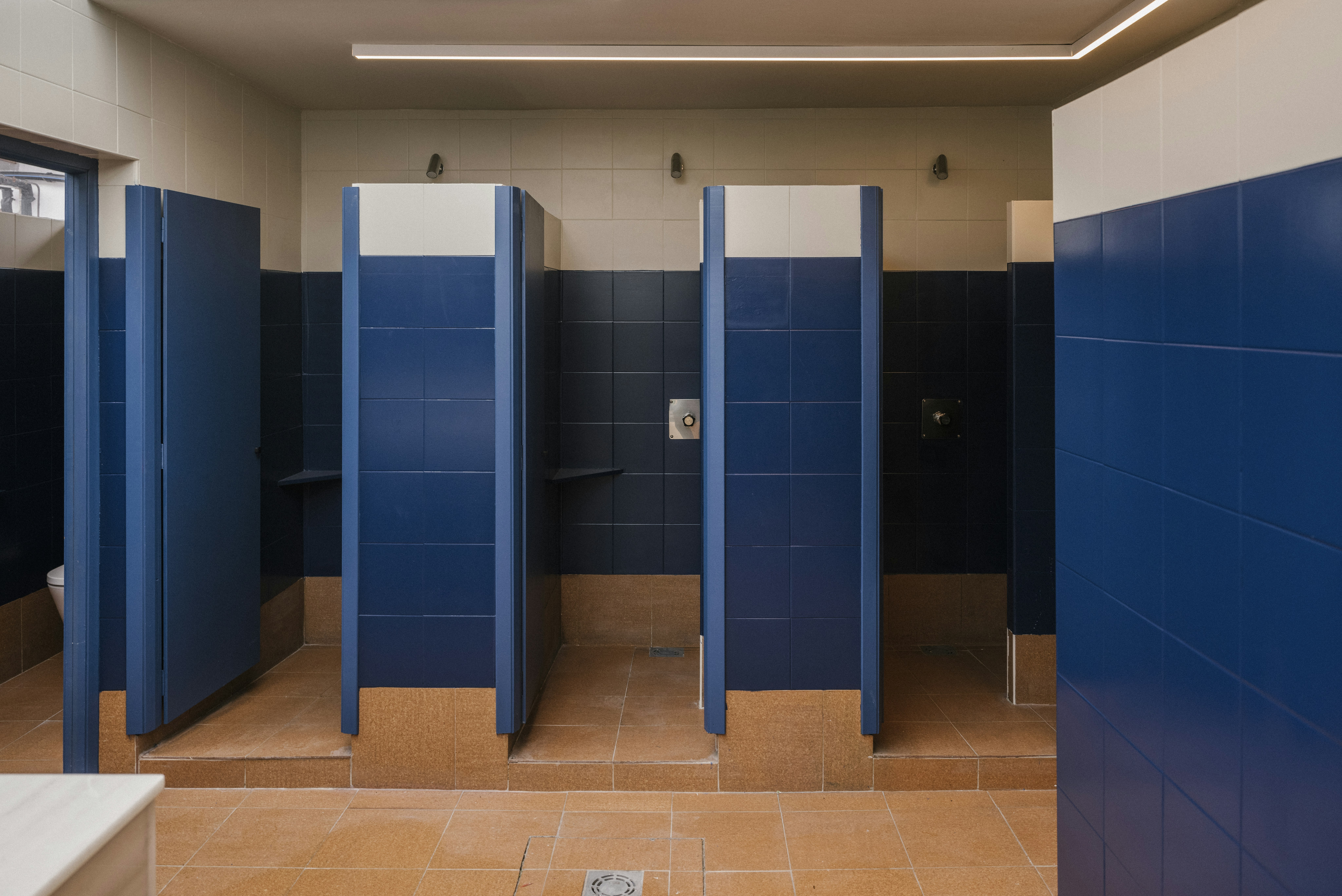 wecamp Cudillero  - Innenansicht des Sanitärgebäudes