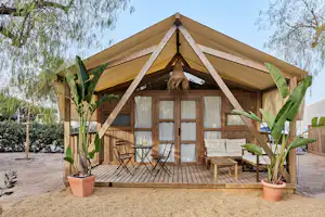 TAIGA Almeria Playa - Großes Glamping-Zelt mit Terrasse