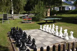 Camping Cul - Outdoorschach, Tischtennisplatte und Kinderspielgerät auf dem Campingplatz