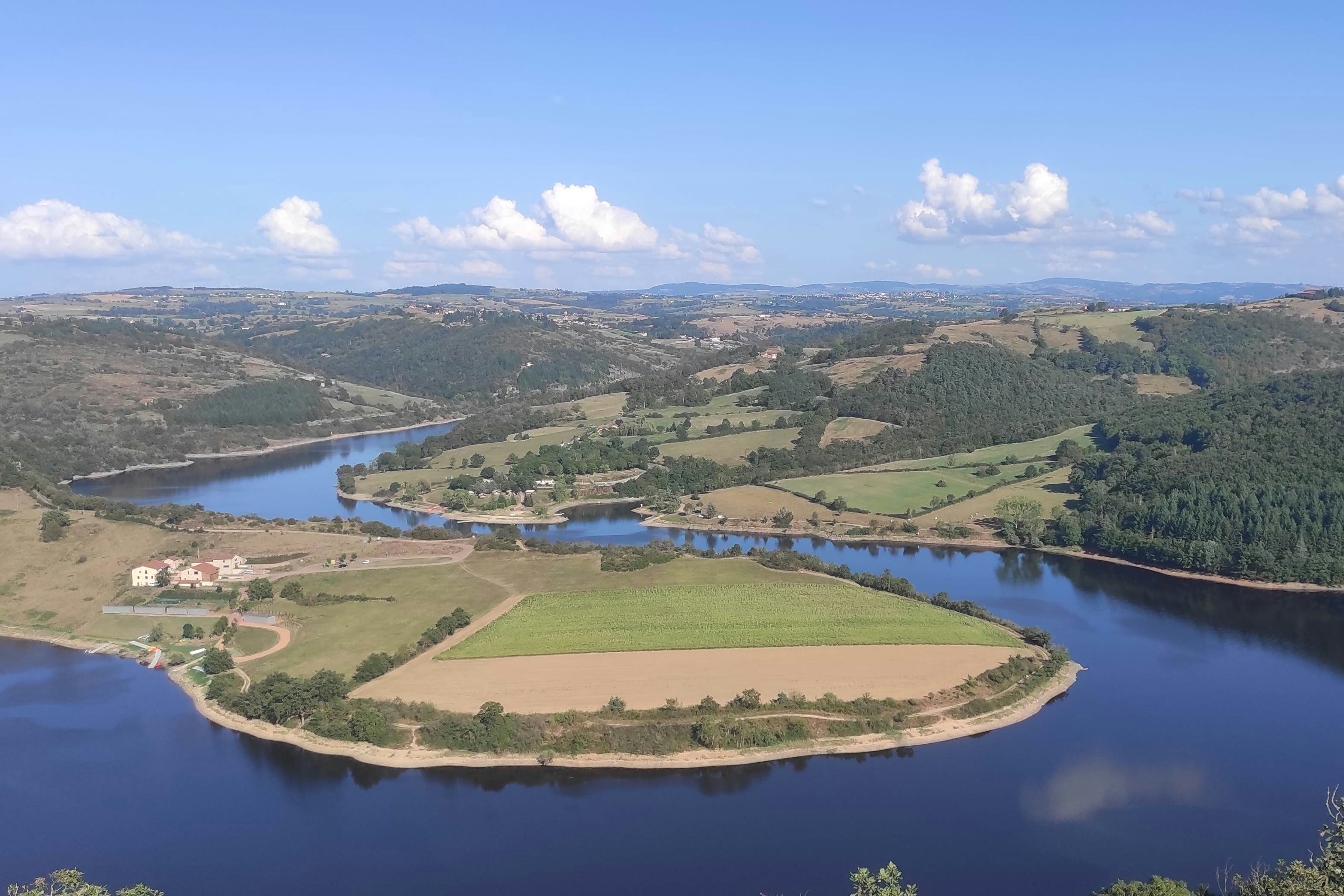 Camping d'Arpheuilles  Camping d' Arpheuilles - Campingplatz in der Landschaft aus der Vogelperspektive