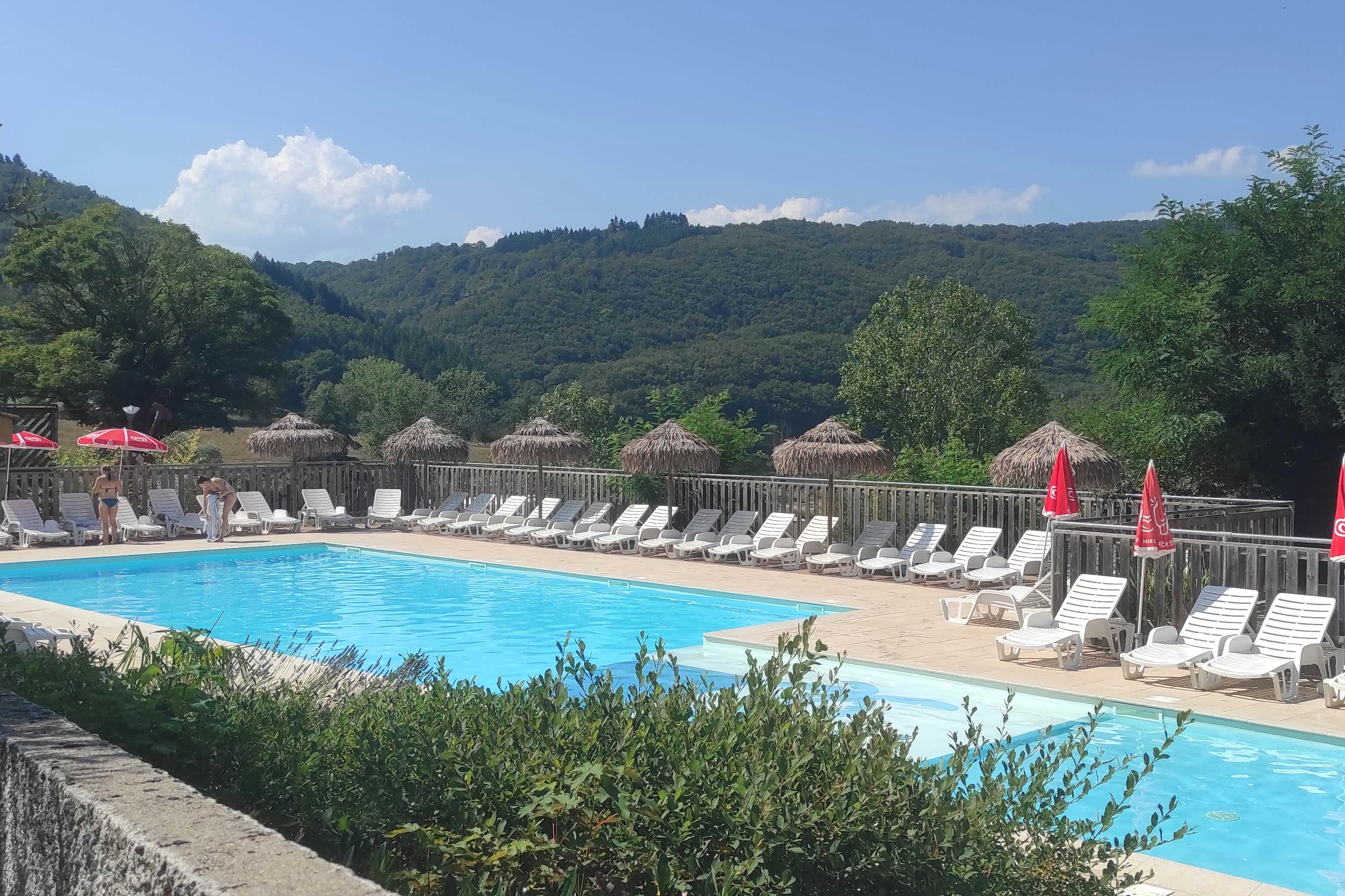 Camping d'Arpheuilles  Camping d' Arpheuilles - Pool auf dem Campingplatz