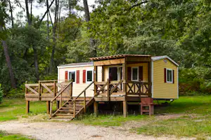 Camping d' Orphéo Negro - Mobilheim vom Campingplatz mit Veranda im Grünen