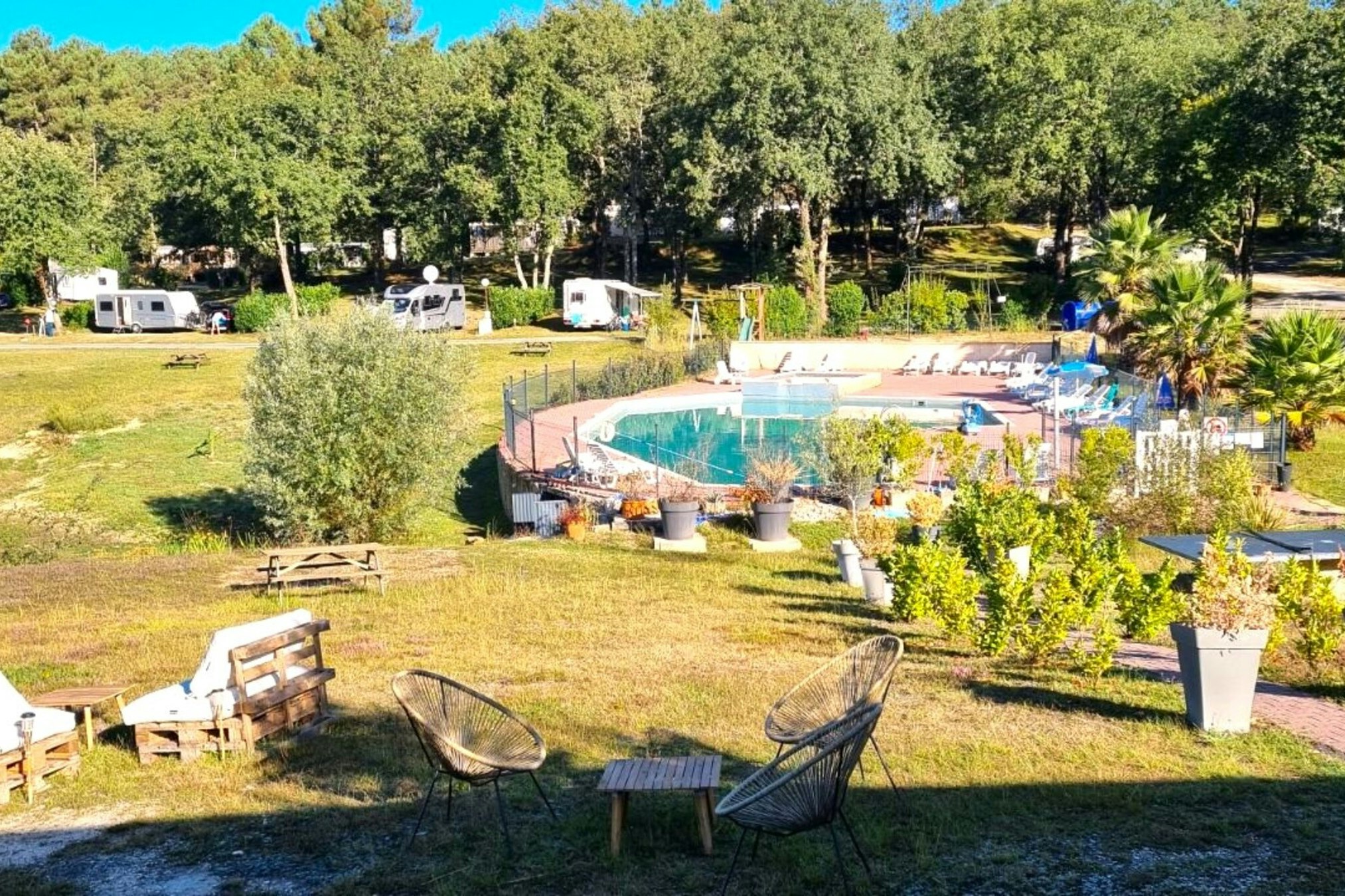 Gaia Ecolodge  Camping d' Orphéo Negro - Blick auf den Pool am Campingplatz