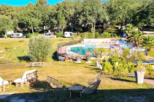 Gaia Ecolodge Camping d' Orphéo Negro - Blick auf den Pool am Campingplatz