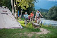 Camping Danica - Fahrrad Fahrer auf dem Campingplatz Gelände
