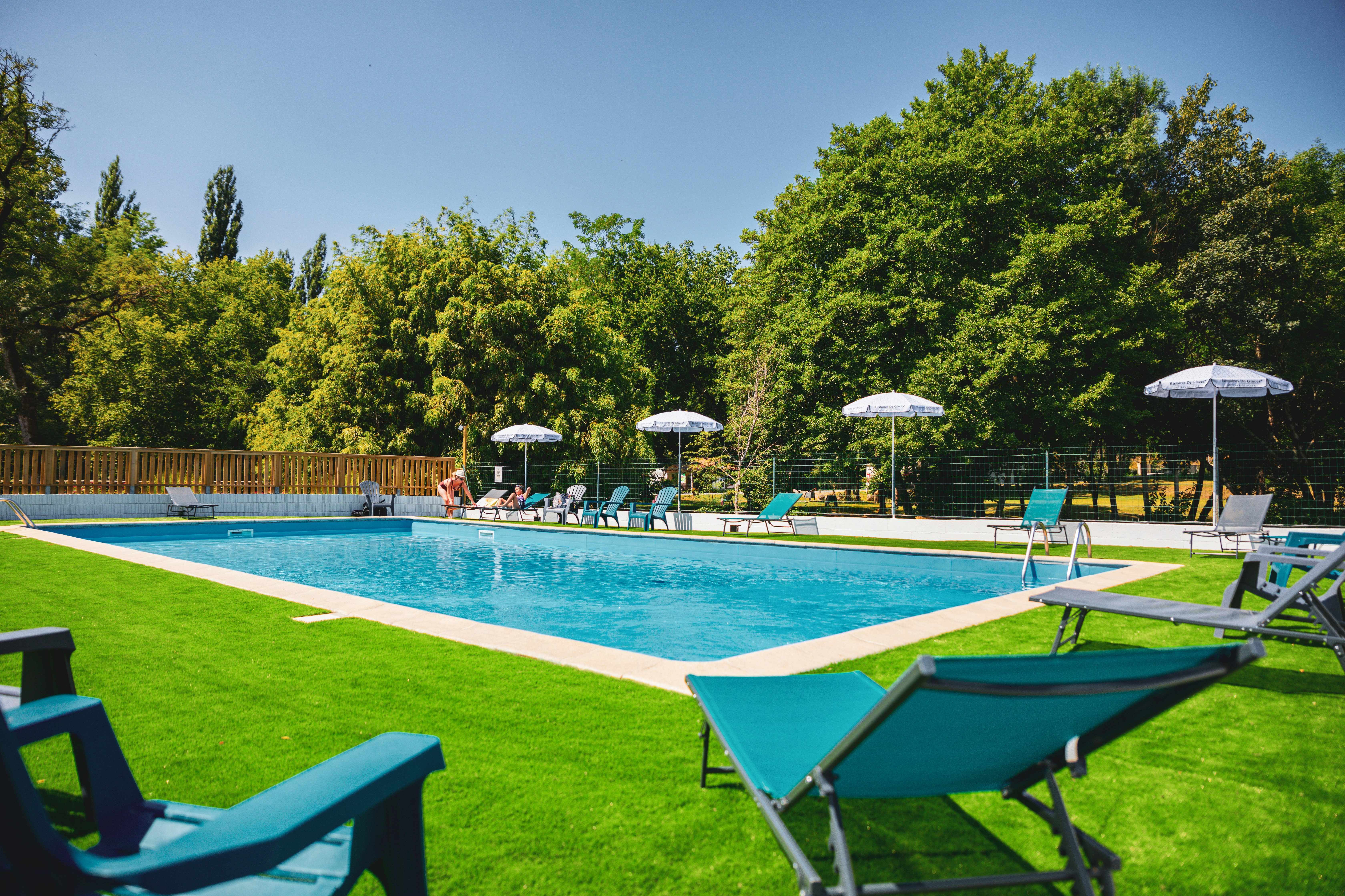 Camping d'Aubéroche - Pool auf dem Campingplatz