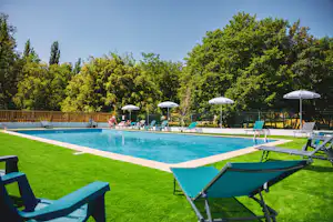 Camping d'Aubéroche - Pool auf dem Campingplatz