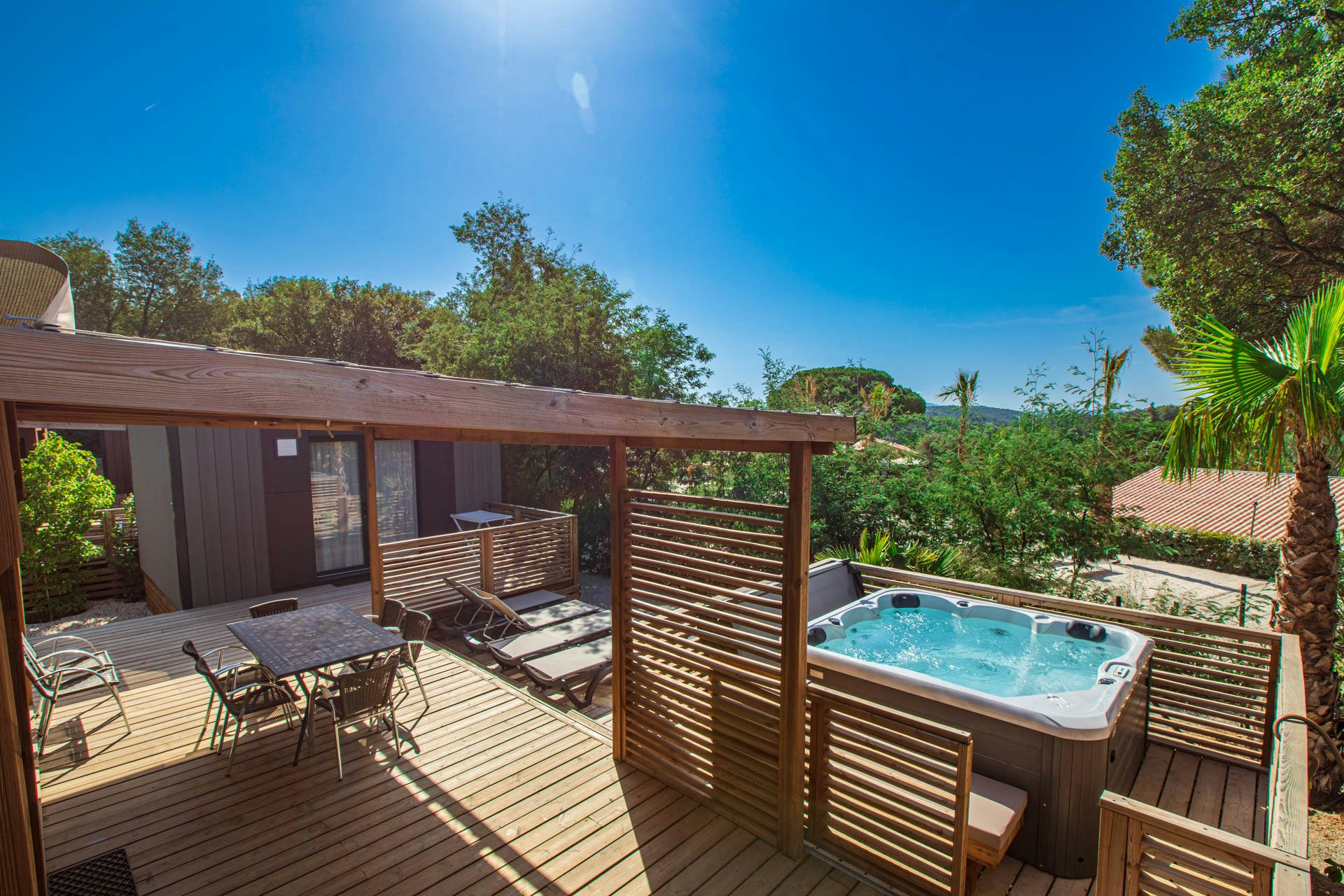 Domaine de Miremer  Camping de Berard - Mobilheim mit privatem Jacuzzi auf dem Campingplatz