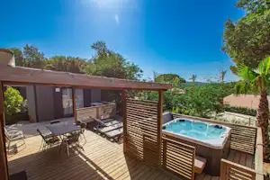 Domaine de Miremer Camping de Berard - Mobilheim mit privatem Jacuzzi auf dem Campingplatz