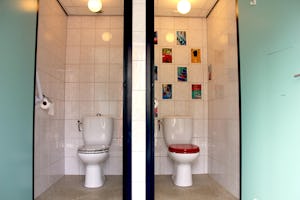 Camping de Betuwe Hoeve - Innenansicht des Sanitärgebäudes