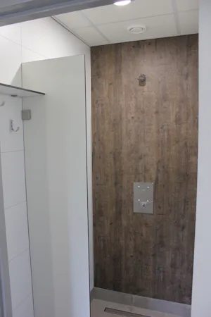 Camping de Betuwe Hoeve - Duschkabine im Sanitärgebäude