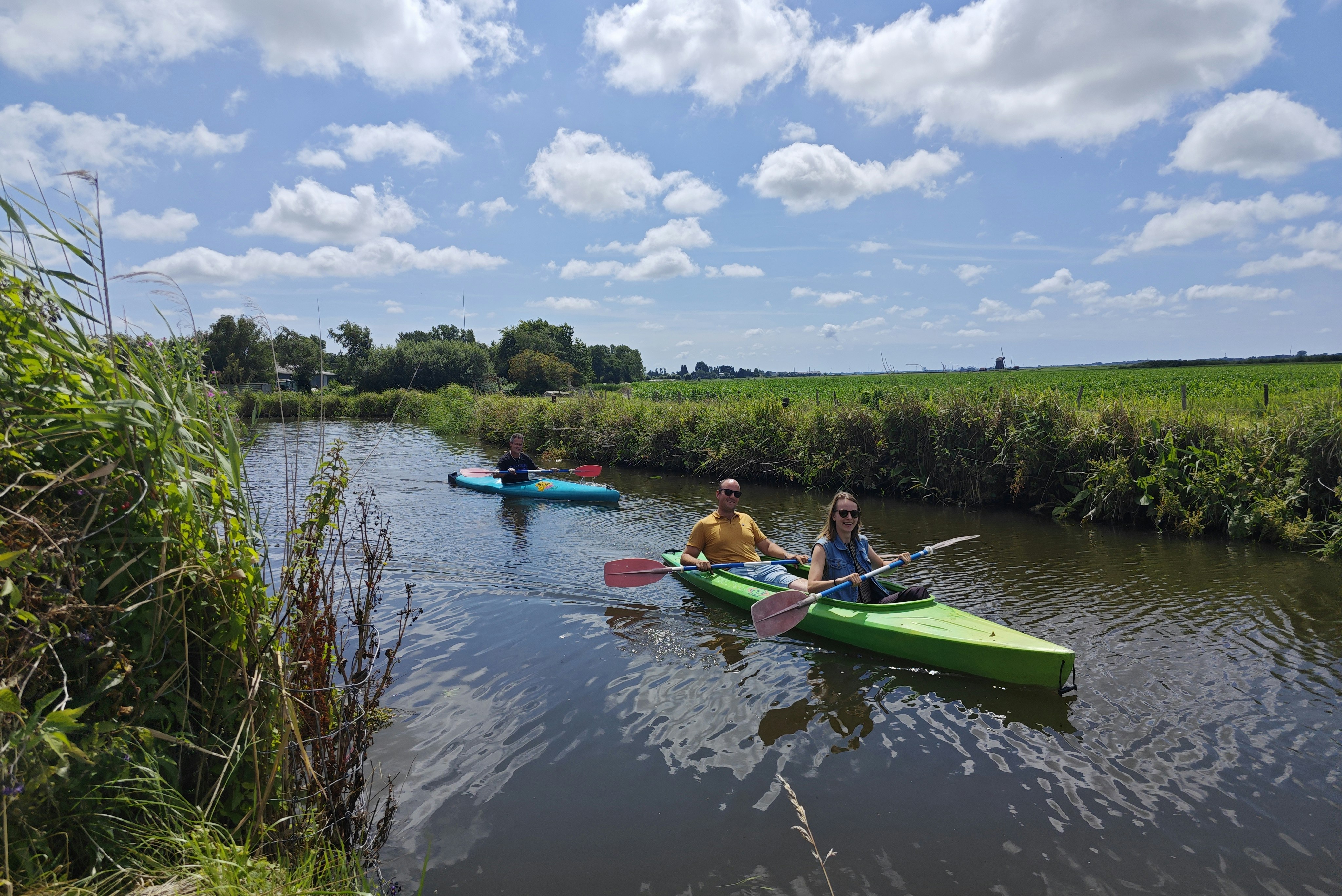 Camping De Boekel - Camper fahren Kanu auf dem Kanal