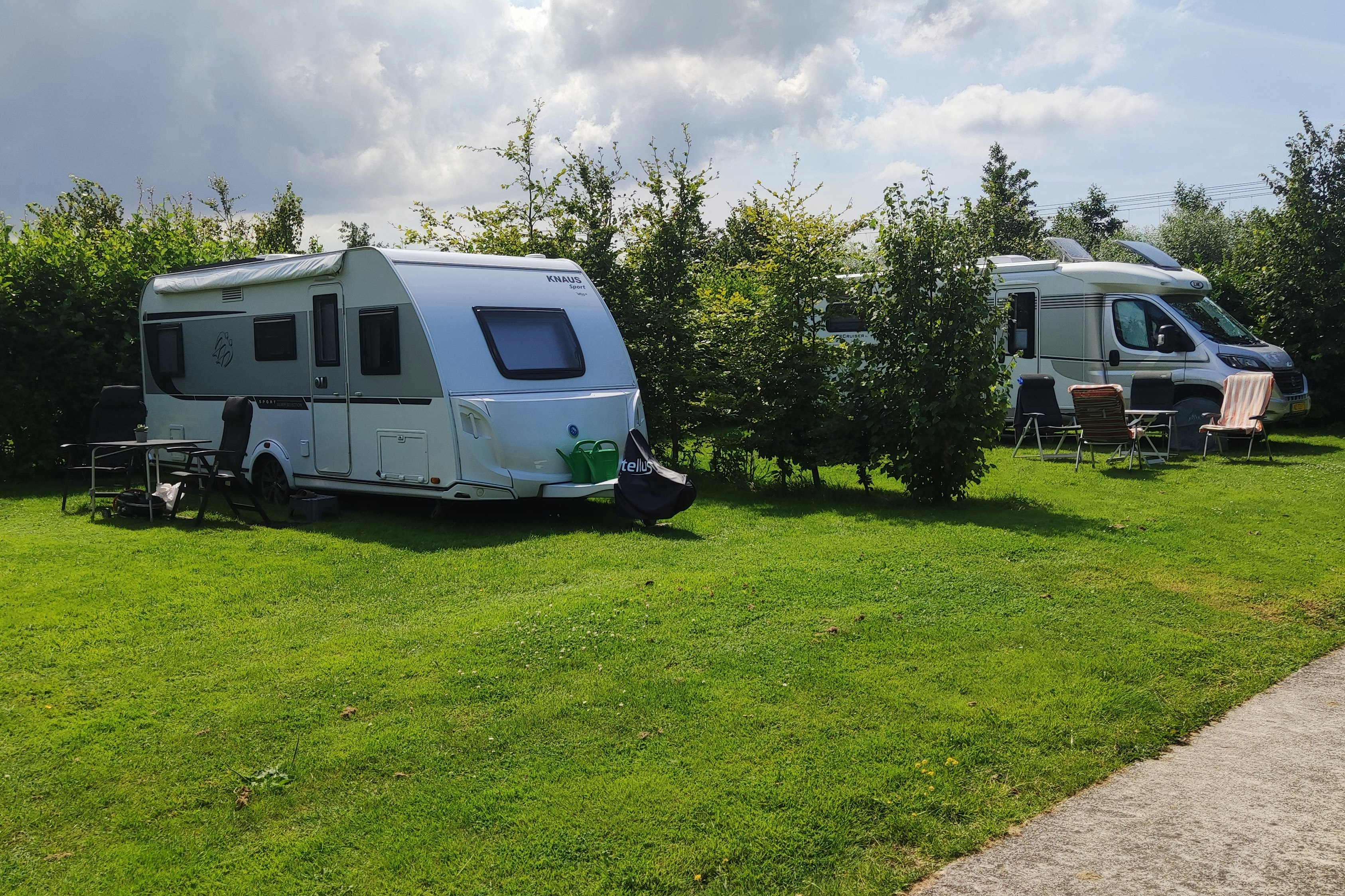 Camping De Boerenzwaluw - Standplatzwiese auf dem Campingplatz