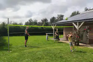 Camping De Boerenzwaluw - Volleyballnetz auf dem Campingplatz