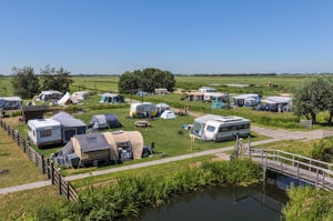Camping De Boerinn - Wohnmobil- und Wohnwagenstandplätze auf der Wiese