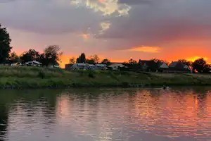 Camping De Boomgaard - Sonnenuntergang über dem Campingplatz