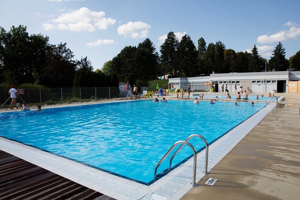 Camping de Boÿse - Pool im Freien auf dem Campingplatz