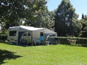 Camping de Boÿse - Wohnmobil- und Wohnwagenstandplätze auf der Wiese