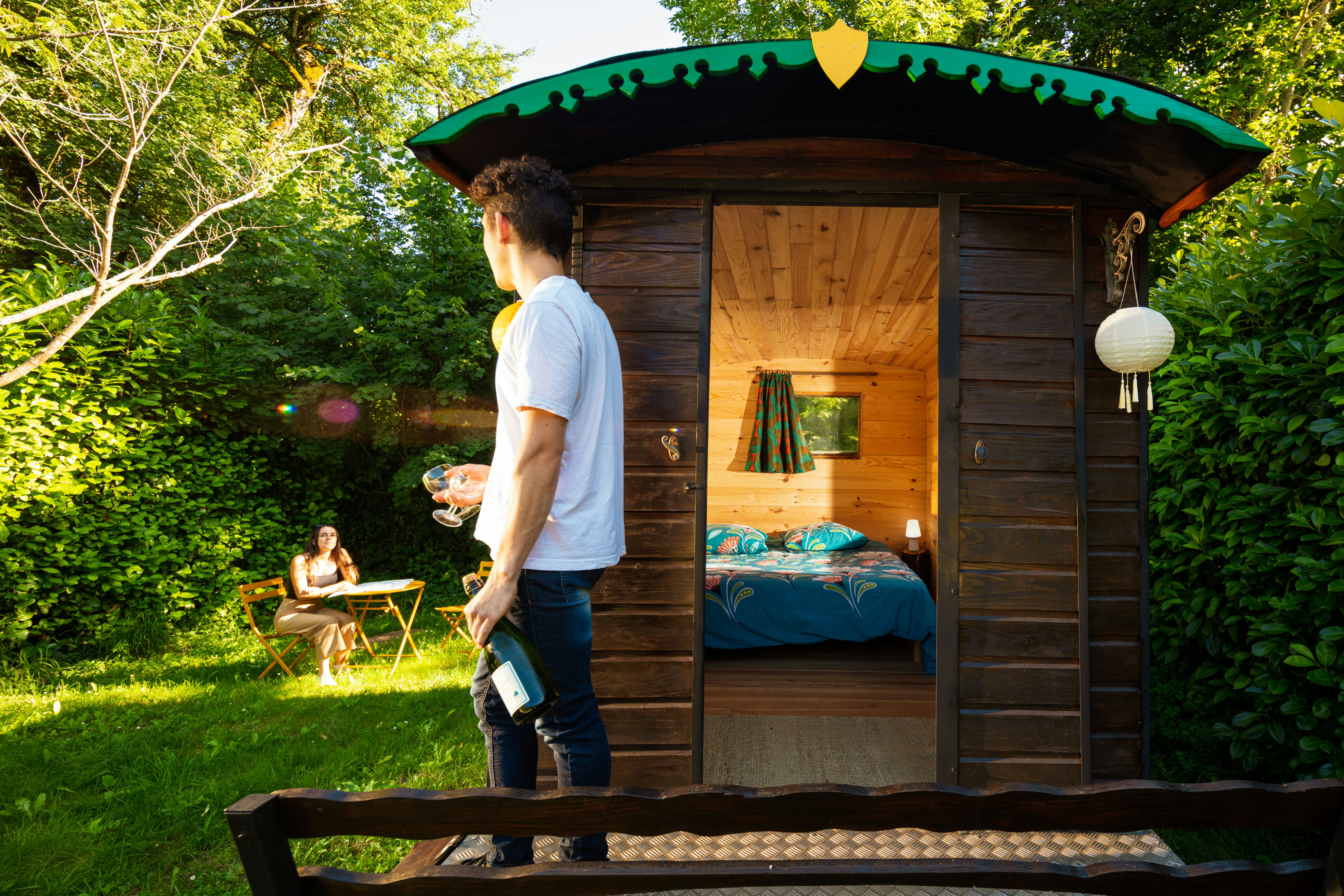 Camping de Cénevières - Kleines Mobilheim im Grünen auf dem Campingplatz